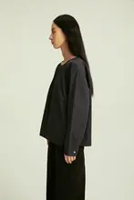 簡約デザインのシャツ【襟のフリル・コットン混合素材】