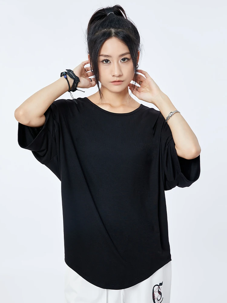 大人可愛い服 50代コーデ 完全ガイド｜バックオープンTシャツの選び方と着こなし術