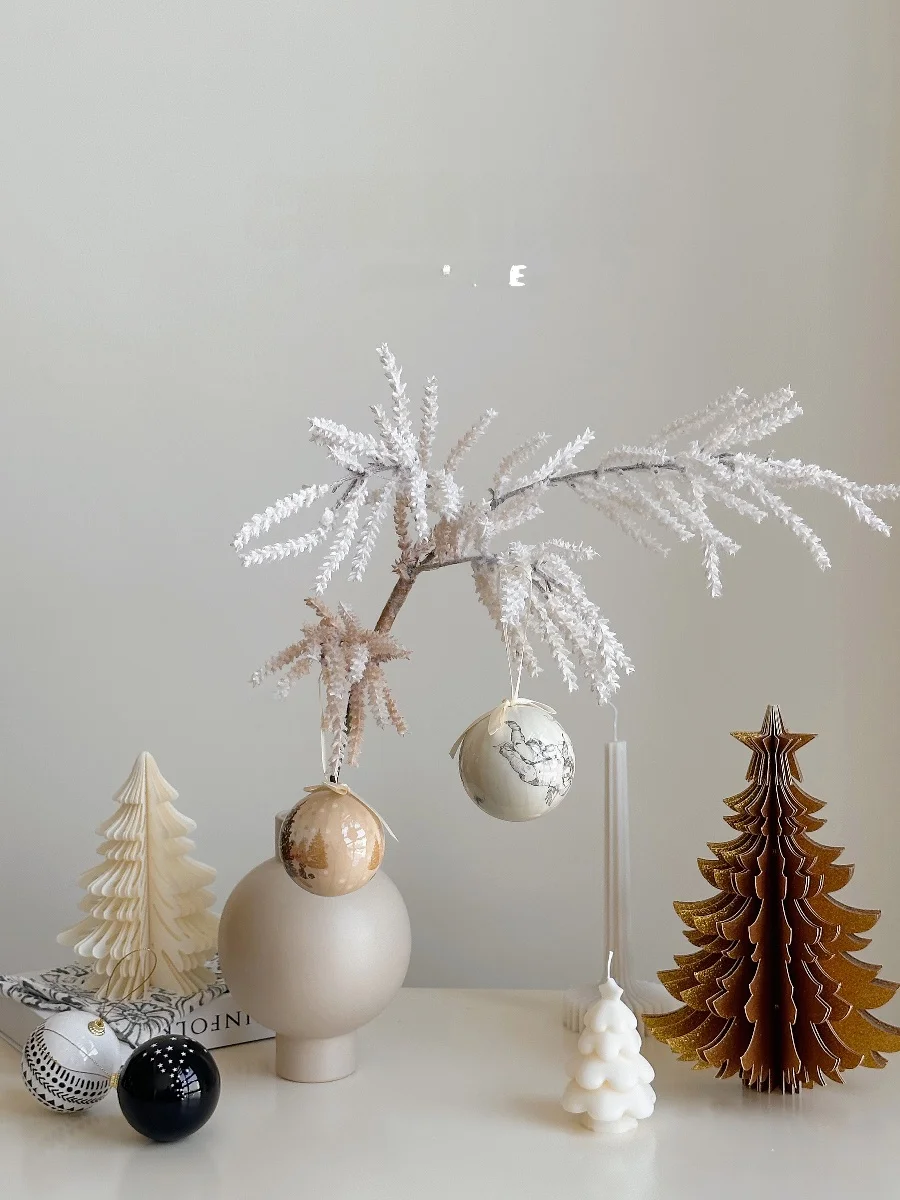 2歳のクリスマスプレゼントとして、おもちゃ以外に何がおすすめ？手作り感と楽しさを兼ね備えた飾りボールが答え