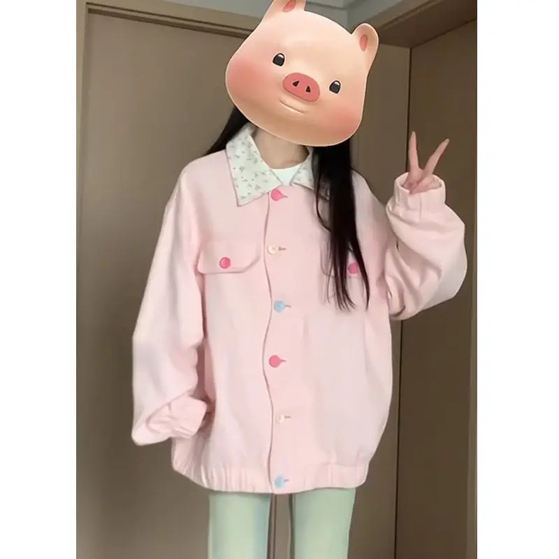 カラー ジャケット どんな色がおすすめ？ピンクの小花柄デニムジャケットが通勤スタイルを救う理由とは