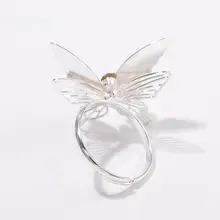 清新なデザインのバタフライリング【ファッションアクセサリー】