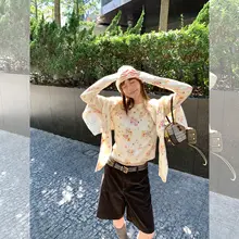 バミューダスタイル スエード素材のフィットショートパンツ【ストレートカット・カジュアル】