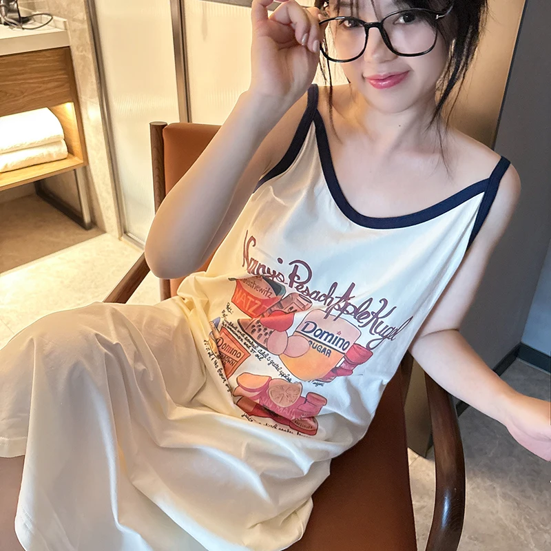 ユニクロの白ワンピースと比べて、この「果汁デザインのカートンキャミソールワンピース」はどれほど優れているの？