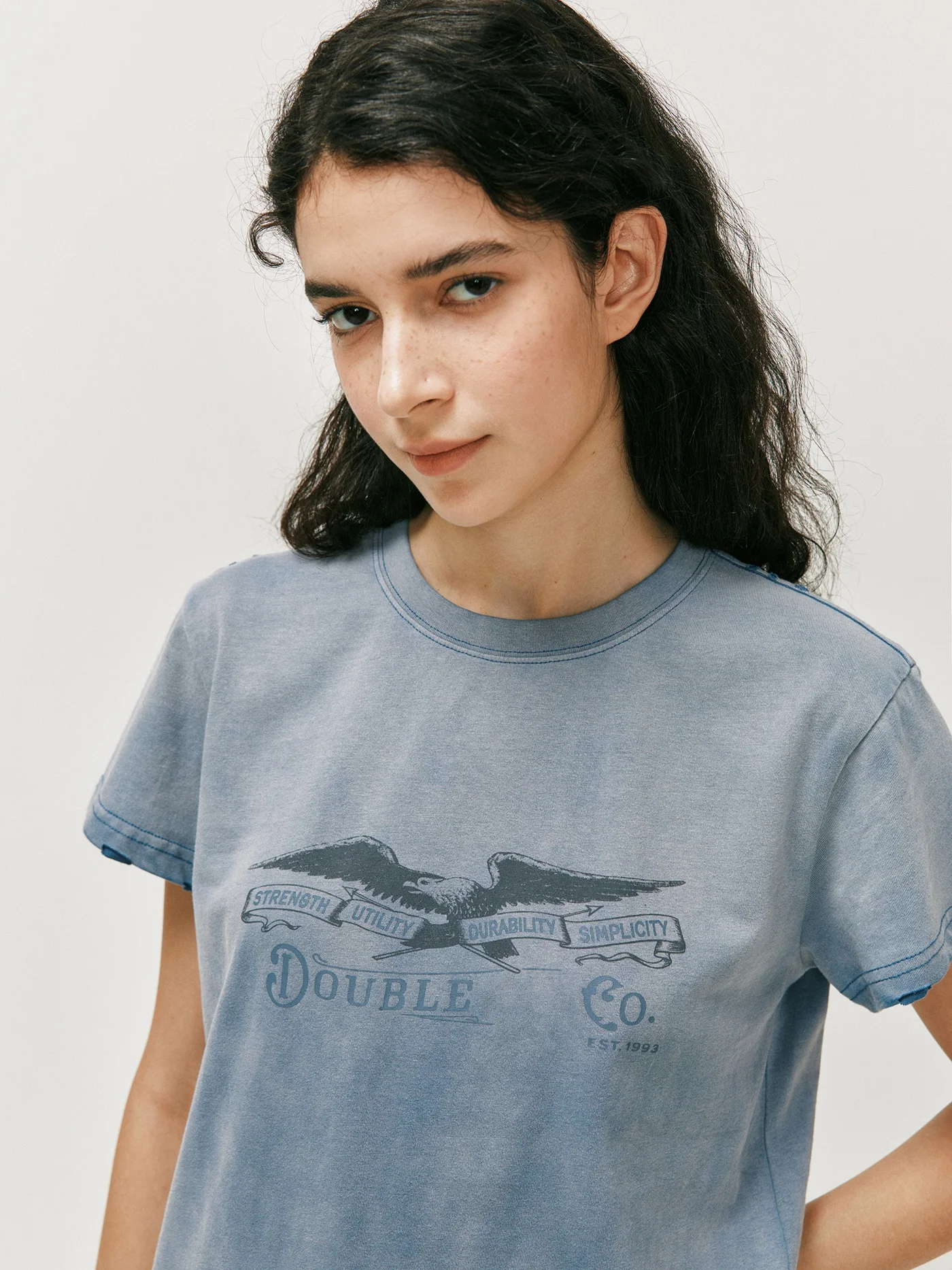 黒Tシャツが色褪せするのを防ぐには？アメリカンビンテージ風のダメージ加工Tシャツが解決する理由