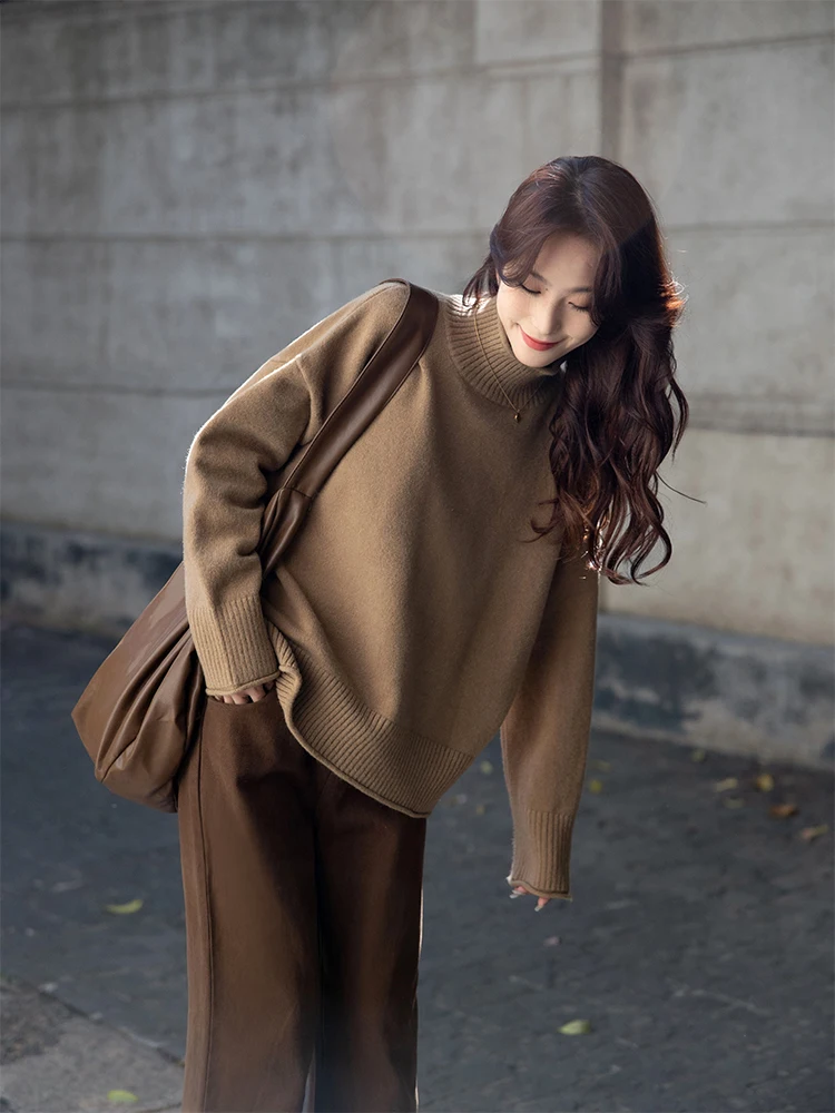 大人可愛い服 50代コーデ | 白色ハイネックニットの本質と着回し術