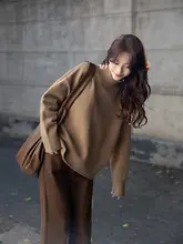 白色ハイネックニットセーター【極上の柔らかさ・わんぱくシルエット・着回しやすい】