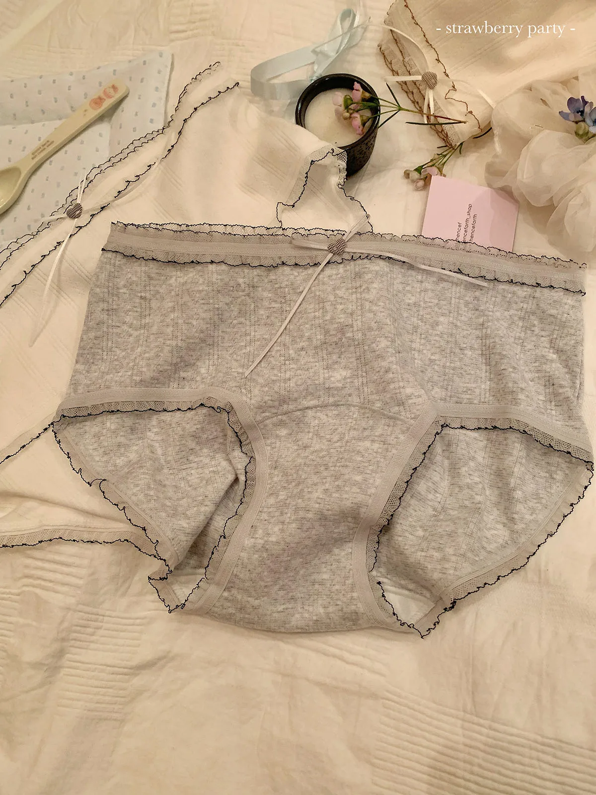 お尻 パンツにどんな感じがする？コットンの三角パンツがもたらす、心地よい日常の変化とは