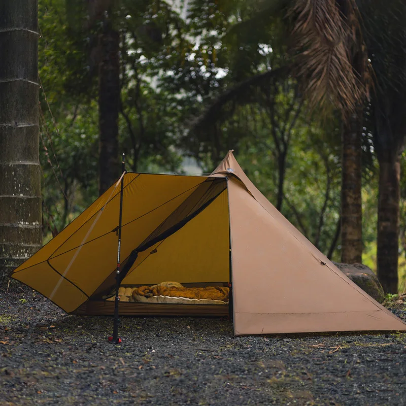 軽量化された二人用ピラミッドテント：登山・アウトドアシーンでの実用性と耐久性の検証