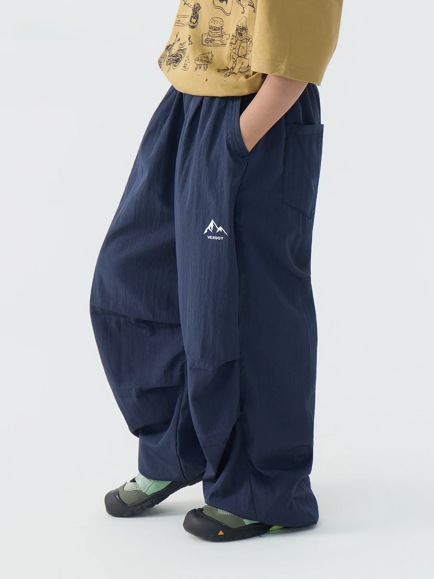 夏のアウトドアで防蚊に悩まない着こなしは？山系柄の防蚊パンツが解決する理由