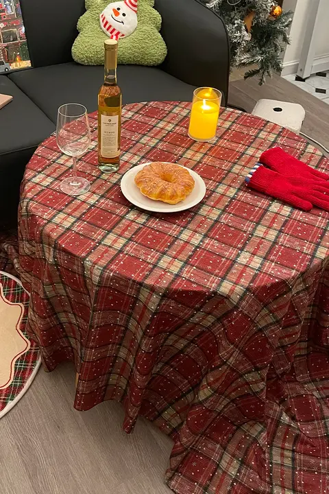 クリスマスムードのテーブルクロス【長方形・ワインレッドチェック・パーティー装飾用】