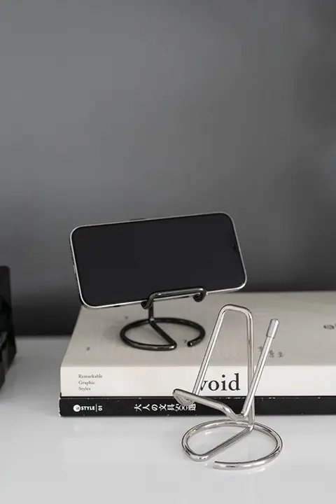 クリエイティブスマートフォン・タブレットスタンド【金属製・簡約デザイン・家庭用】