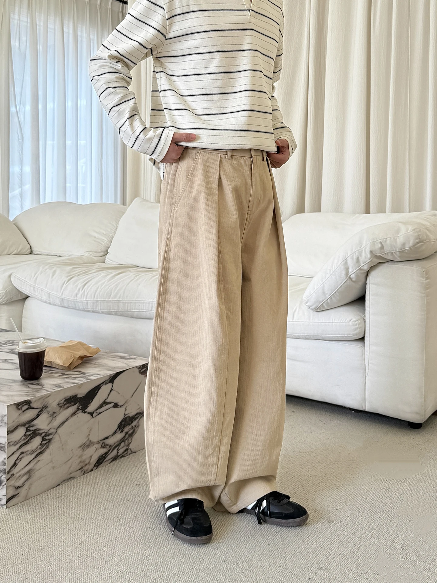 エッグパンツや水色パンツに悩むなら、春のカーキパンツでどう選ぶ？
