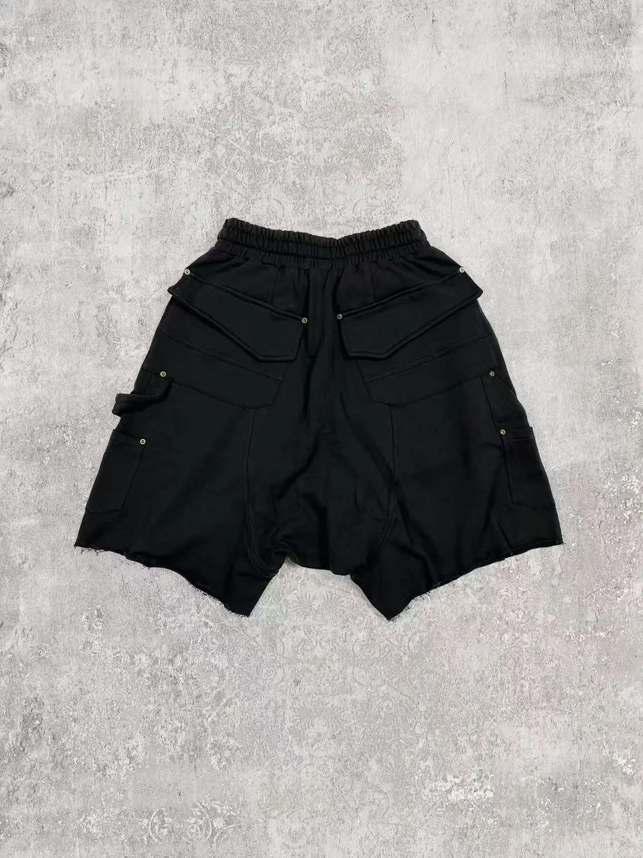 収納力と軽さのポケット多めカーゴパンツは、どんな人にこそおすすめなの？