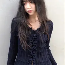 柔らかなフリルデザインのビンテージ風ニットカーディガン【女性用・フロントボタン・ルーズフィット】