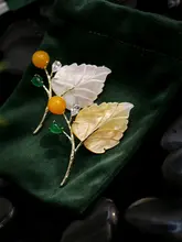 高級感ある葉っぱデザインのブローチ【エレガントなファッションアクセサリー】