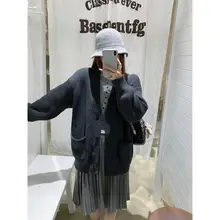 グレーのストライプ柄大きめニットカーディガン【女性用・ゆったりシルエット】