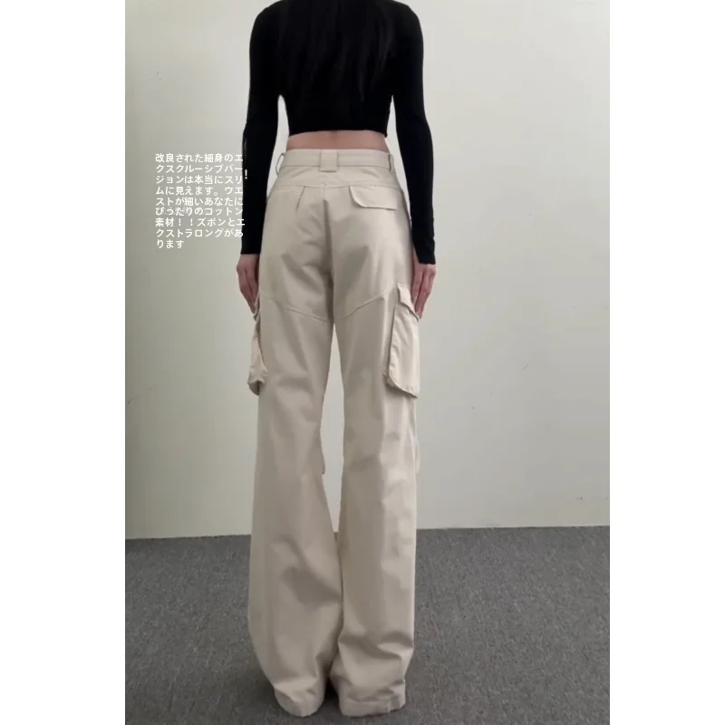 きれいめカーゴパンツは、通勤スタイルにどう着るべき？
