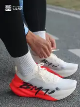 全掌カーボンプレート搭載のランニングシューズ【マラソン用・通気性・クッション性】