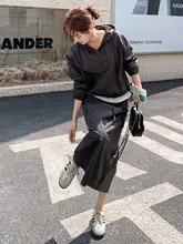 グレーのプルオーバーとスカート【春夏用・カジュアル・スリムシルエット】（セットアップ対応）