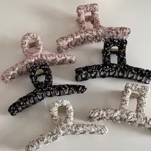 小花柄ファブリック交差ヘアクリップ【シンプルデザイン・後頭部用・女性用】