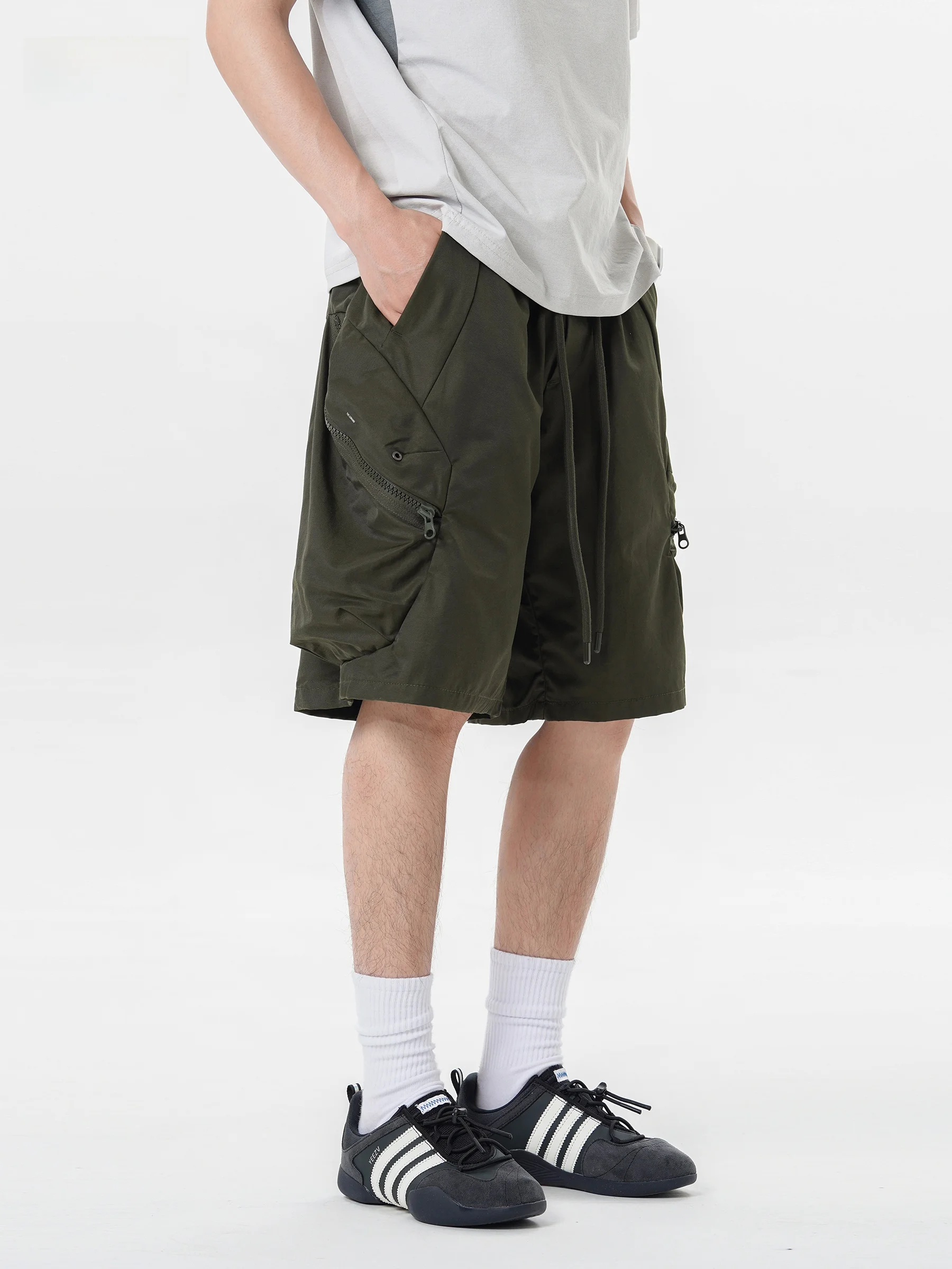 アウトドアライフで本当に必 要な「1本のパンツ」は、これだ！？