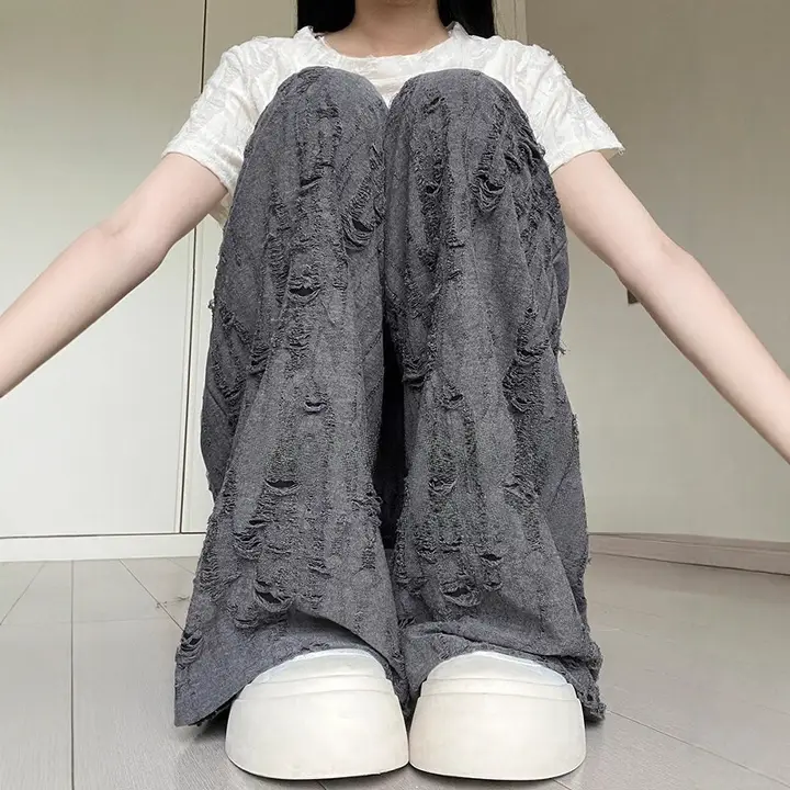 エレガントなグレーのハイウエストワイドレッグパンツ【夏用・薄手・したシルエット】