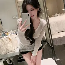 露背デザインの長袖Tシャツ【シンプルUネック・ホワイト・秋用】