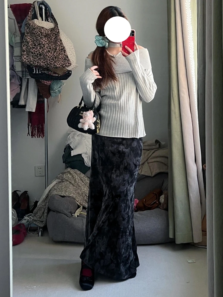 10月に着る服は、9月の服とどう違う？サイケデリックなスカートが教えてくれる季節の変化