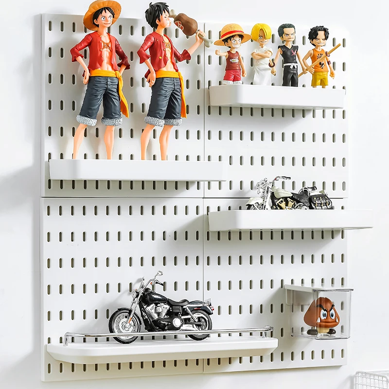 2×4 DIYで壁を彩るには？パネルポスターと面格子の違いを知れば、自宅のインテリアがぐっと上質になる