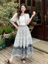 刺繍入りパフスリーブブラウスと花柄フレアスカートの夏のコーディネート（セットアップ対応）
