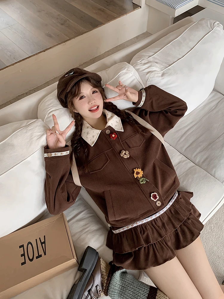 ハンドメイドフラワーレース襟付きジャケットとショートスカートセット：女子向けファッションシステム  の実用性と使い勝手