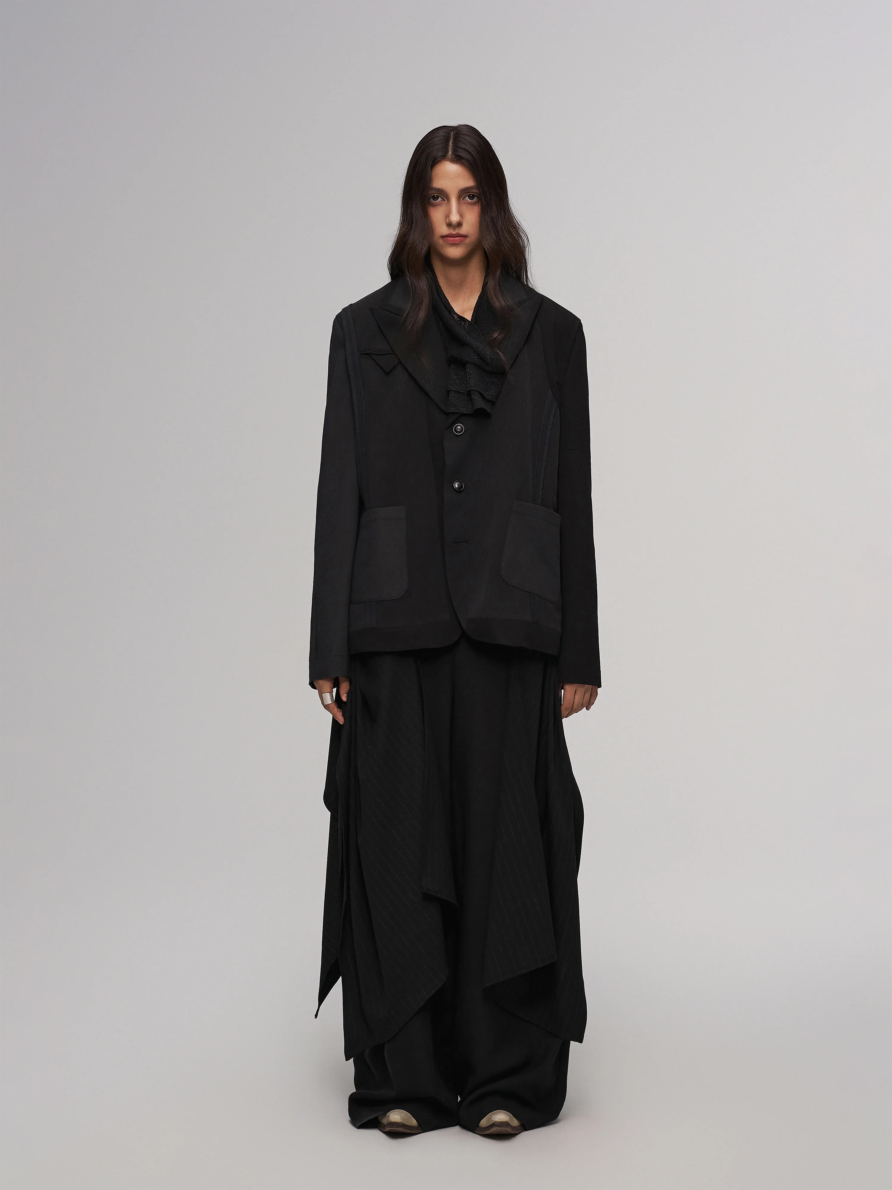 日本でおすすめの黒い制服ブランドやショップは？1000円未満から高級感まで、実際の生活で使える選び方を解説