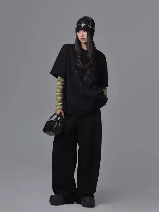 自由なスタイルの不規則なアルファベットプリントTシャツ【春夏用・短袖・オーバーサイズ】