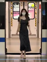 フラワープリント方形ネック短袖ワンピース【女性用・夏季用・タイトフィット】
