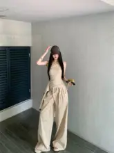 カジュアルなカーキ色の斜め肩タンクトップ【ストレートパンツ・夏用・フィット】（セットアップ対応）
