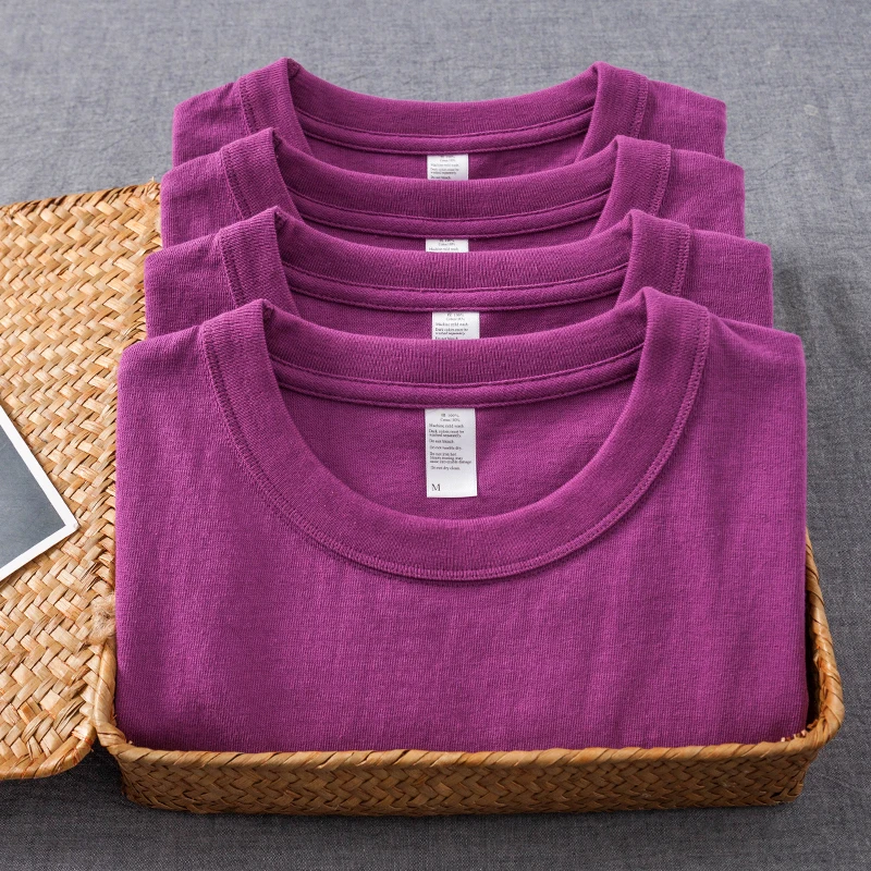 「紫色の丸首Tシャツ」は、通勤や日常で失敗しない選び方とは？