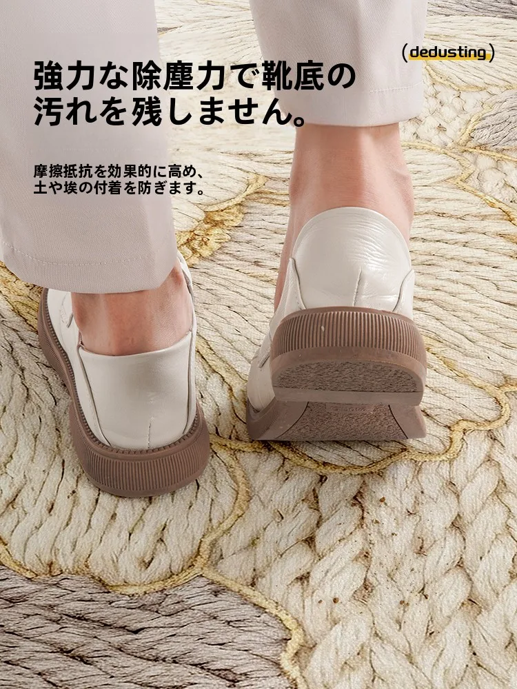 高級感のある玄関マット：グレー ラグとしての耐久性と清掃性を実証