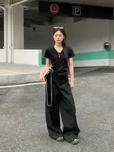 ブラックVネックショートスリーブTシャツ【ゆったりとしたデザイン・カジュアル用・女性用】