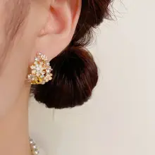 個性的なデザイン！花柄ビーズ付きピアス【S925シルバー製・蜂のモチーフ】