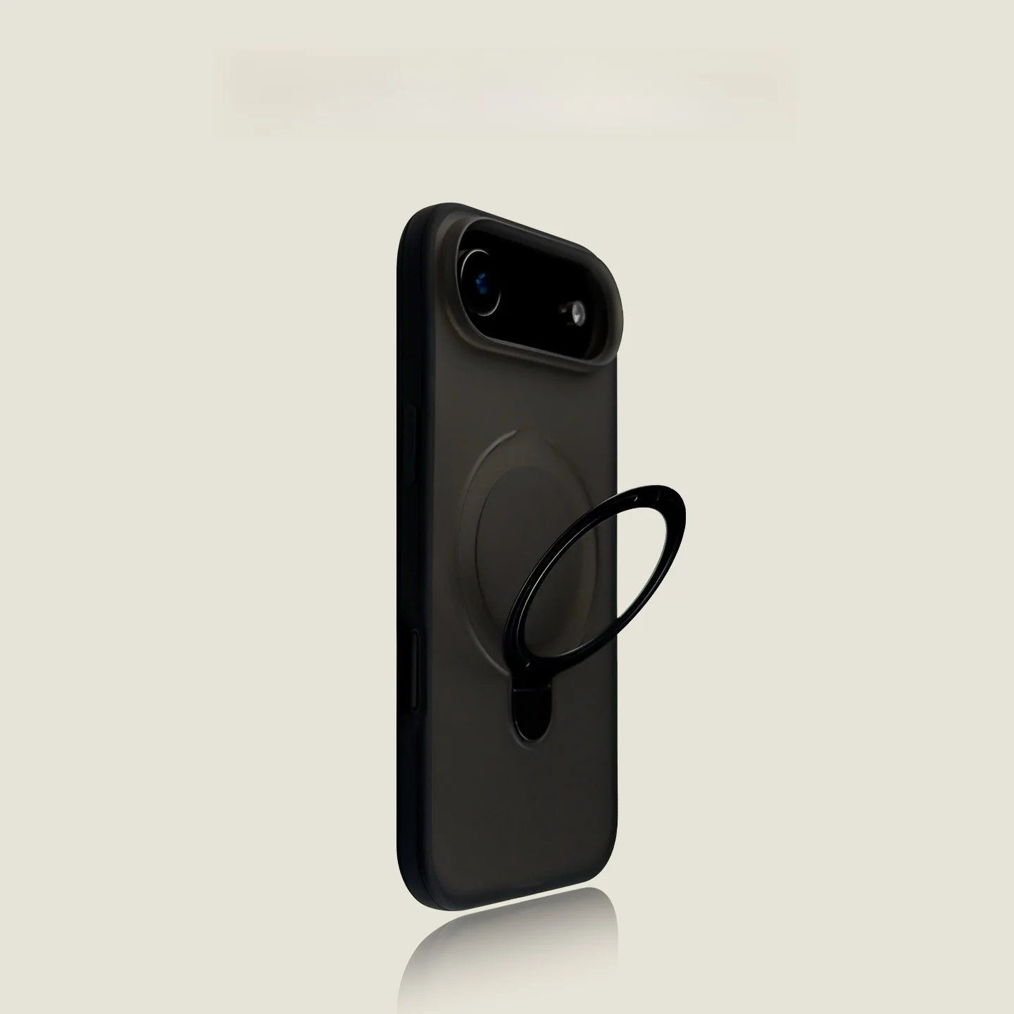 iPhone用ブラックスキン感触スマホケース：スタンド機能とマット質感で撮影・充電をサポート