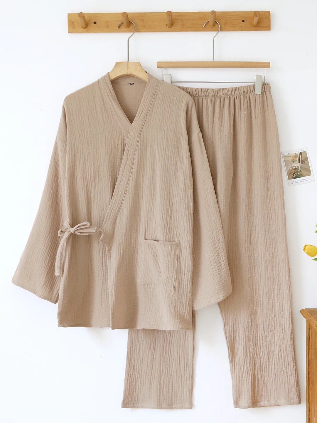 一泊二日荷物女性向けの軽量和服パジャマセット：シンプルなコットンガーゼ長袖の実用性と使い分け