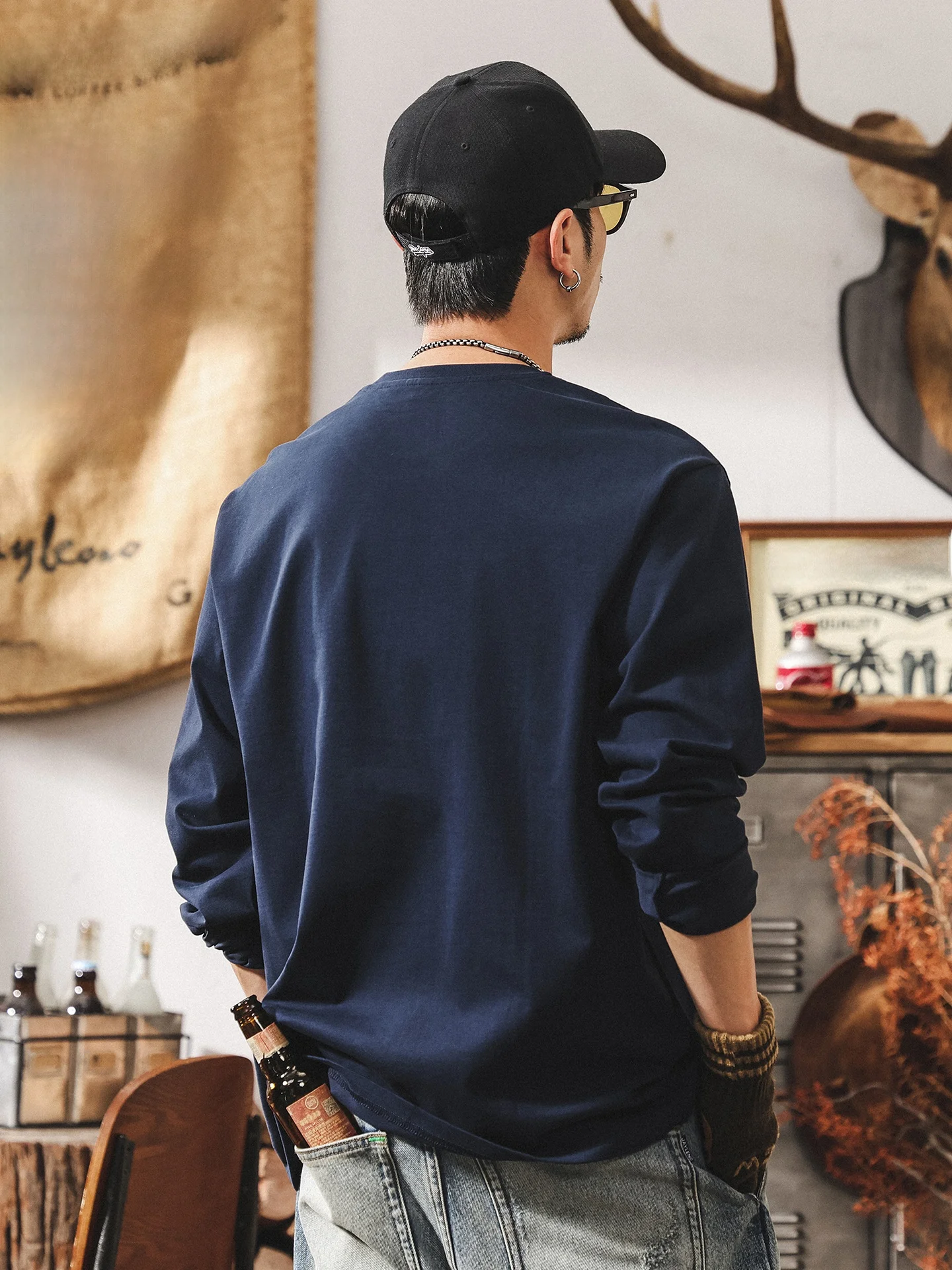 アメリカンレトロ風長袖Tシャツ：コットン100%のゆったりフィットで春を楽しむ