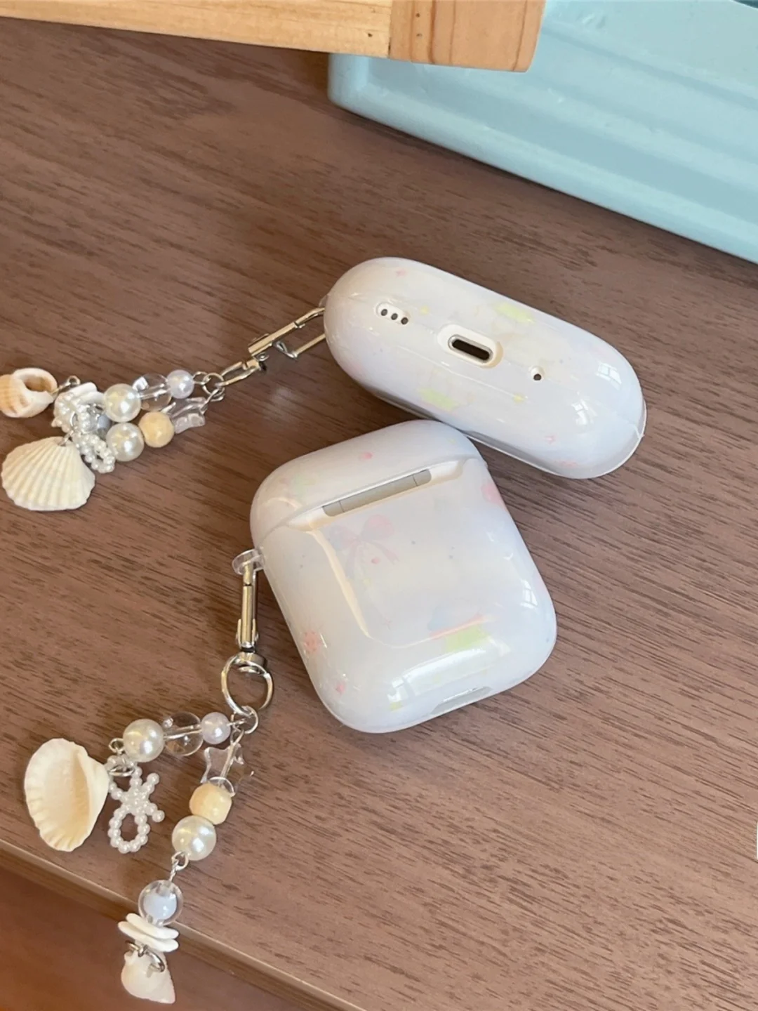 可愛いクラゲデザインのAirPods保護ケース：色選びのガイドと実用性の検証