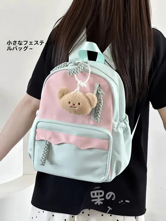 カジュアルなデザインのリュックサック【軽量・旅行用・学生向け・小型】