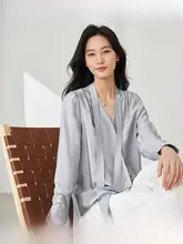 デザイン性に優れた長袖シャツ【秋用・女性・シルエットを美しく見せる】