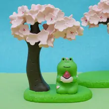 春の桜を楽しむ猫のインテリアオブジェ【癒し系・小さな装飾・フrogと達磨デザイン】