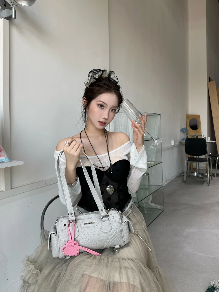 千禧風のショルダーに出会った瞬間、なぜこのバッグが20代の私たちにぴったりなのか？