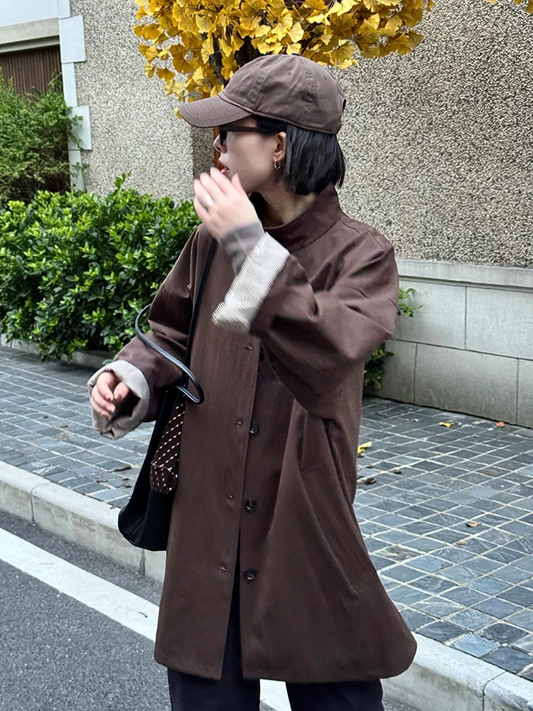 カフェブラウンのゆったり中長款トレンチコート：冬の通勤スタイルに最適なカジュアルレディース