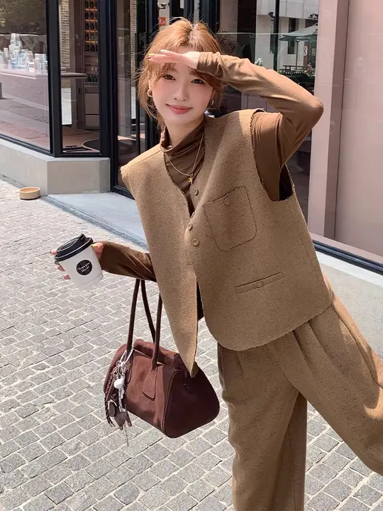 カジュアル着用に最適！カーキカラーのアウターとワイドパンツ【高級感あるデザイン・春秋用】（セットアップ対応）