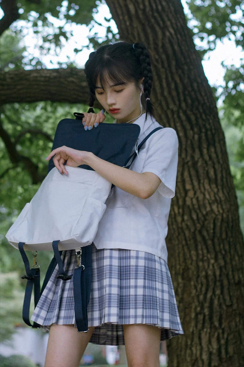 大人可愛いの本質とは？塩漬け青梅柄スカートで実感する自然なかわいさ